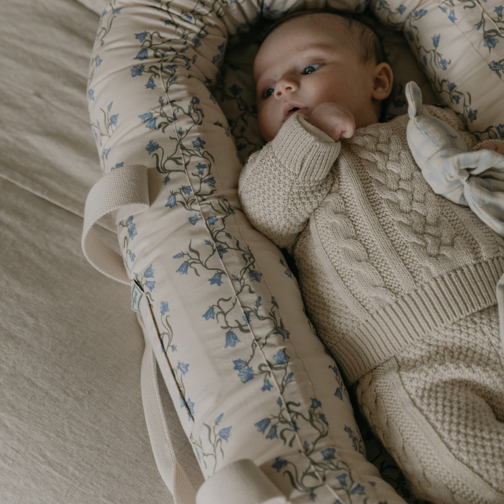 Baby Nest - Bellflower - Babylft - Biologisch katoen - Blauwe bloemen - Garbo & Friends