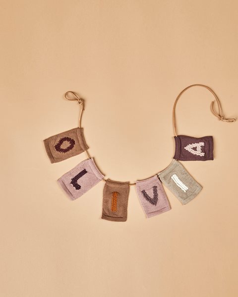 Gebreide letter vlaggetjes A-M - Knitted Letters - Roze tinten - SmallStuff