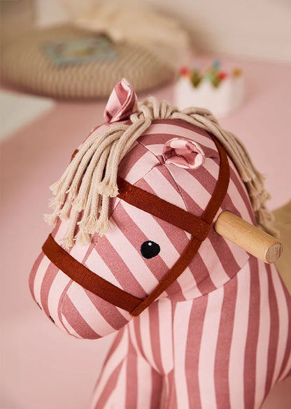 Schaukelpferd Mila – Clay Pink Stripe – FSC-zertifiziertes Holz - Kid's Concept