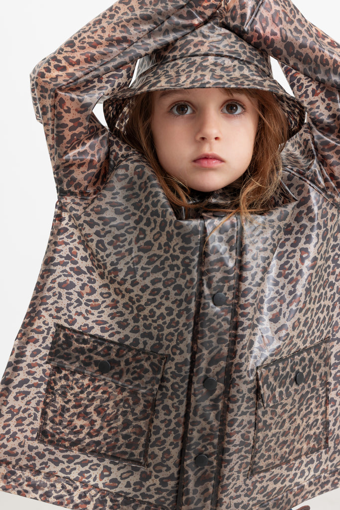 Transparante regenjas Odetta - Waterdicht TPU - Brown Leo - MarMar Copenhagen - productfoto - afbeelding 2
