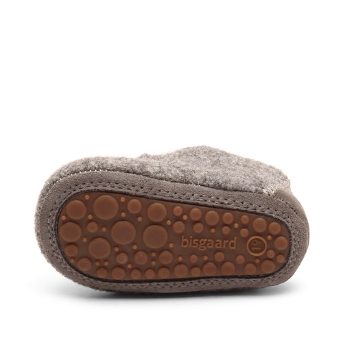 Baby Wool Grey – Babyhausschuhe aus Wolle – Bisgaard: Unterseite des Schühchens mit sichtbarer Sohle.