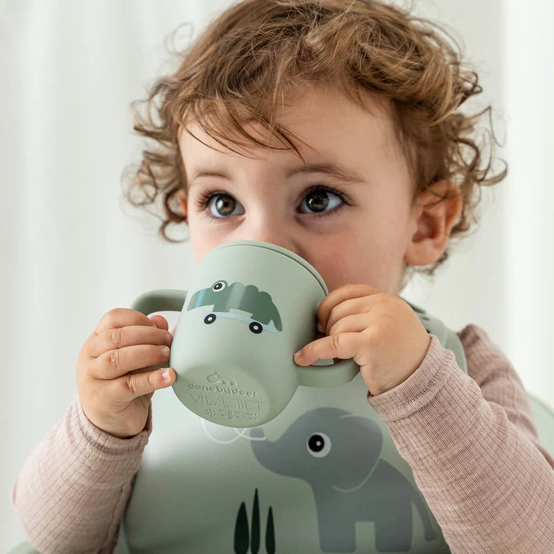 Siliconen drinkbeker met 2 handvatten - Tuitbeker - Croco - Green - Done by Deer - productfoto - afbeelding 4