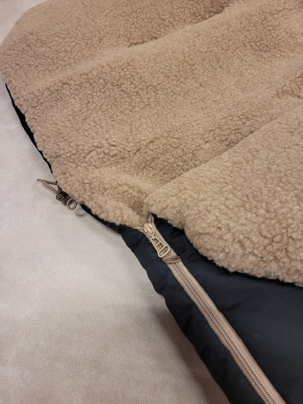 Wasserdichter Fußsack Tan – 100% Wollfutter – Alwero