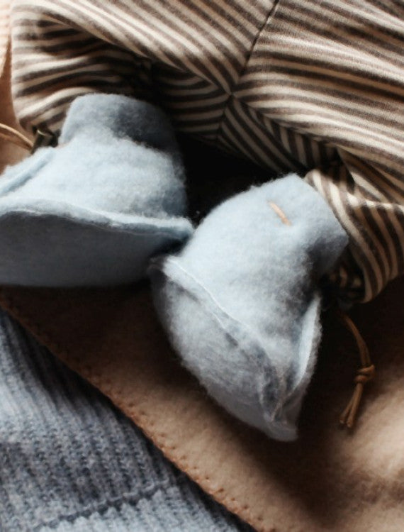 Babyslofjes Emo Icy Blue – 100% wol – Alwero