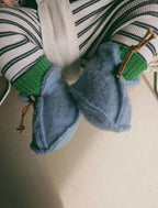 Babyslofjes Emo Icy Blue – 100% wol – Alwero