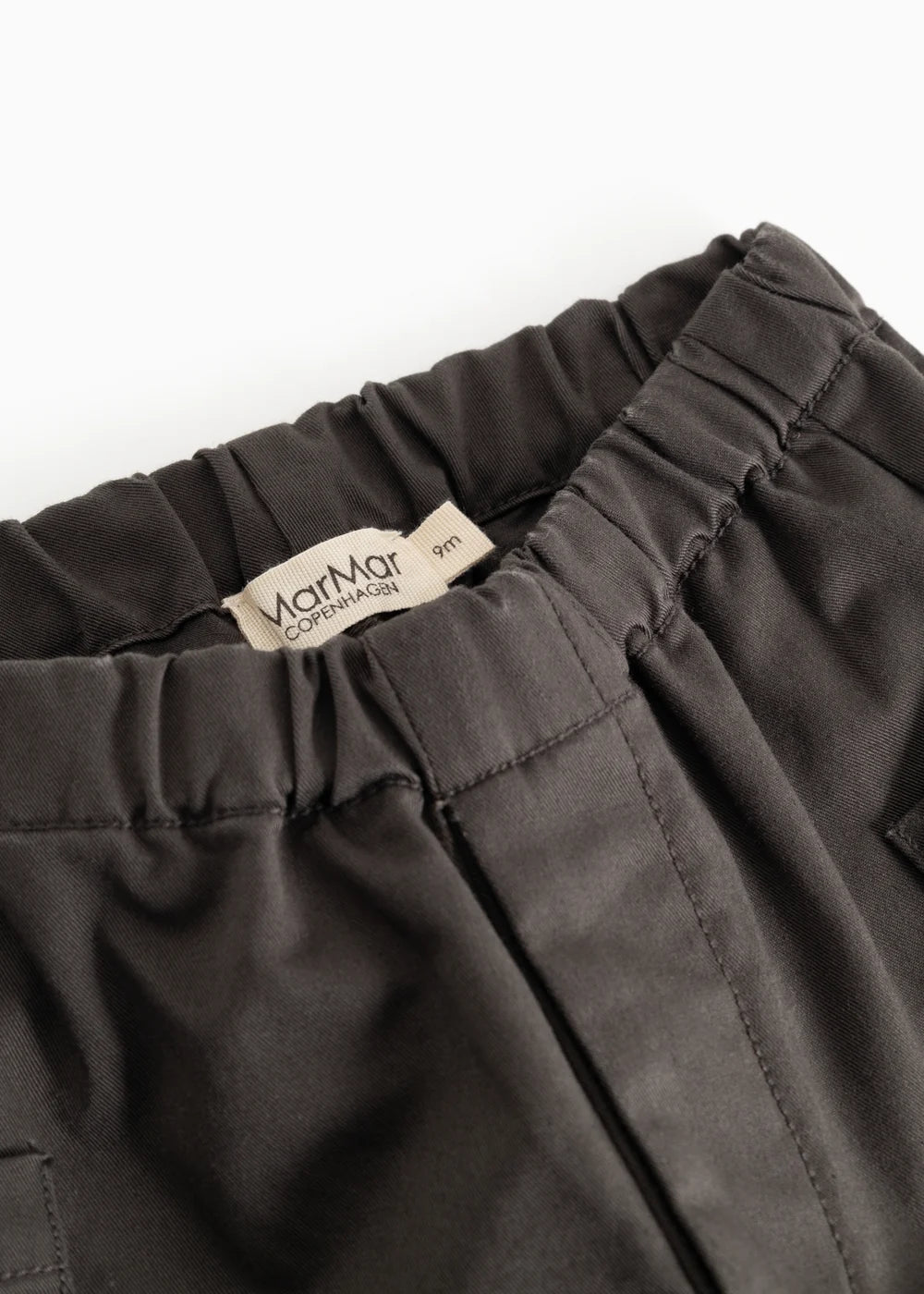 Baby chino Polle Raven – Katoen & elastaan – MarMar Copenhagen
