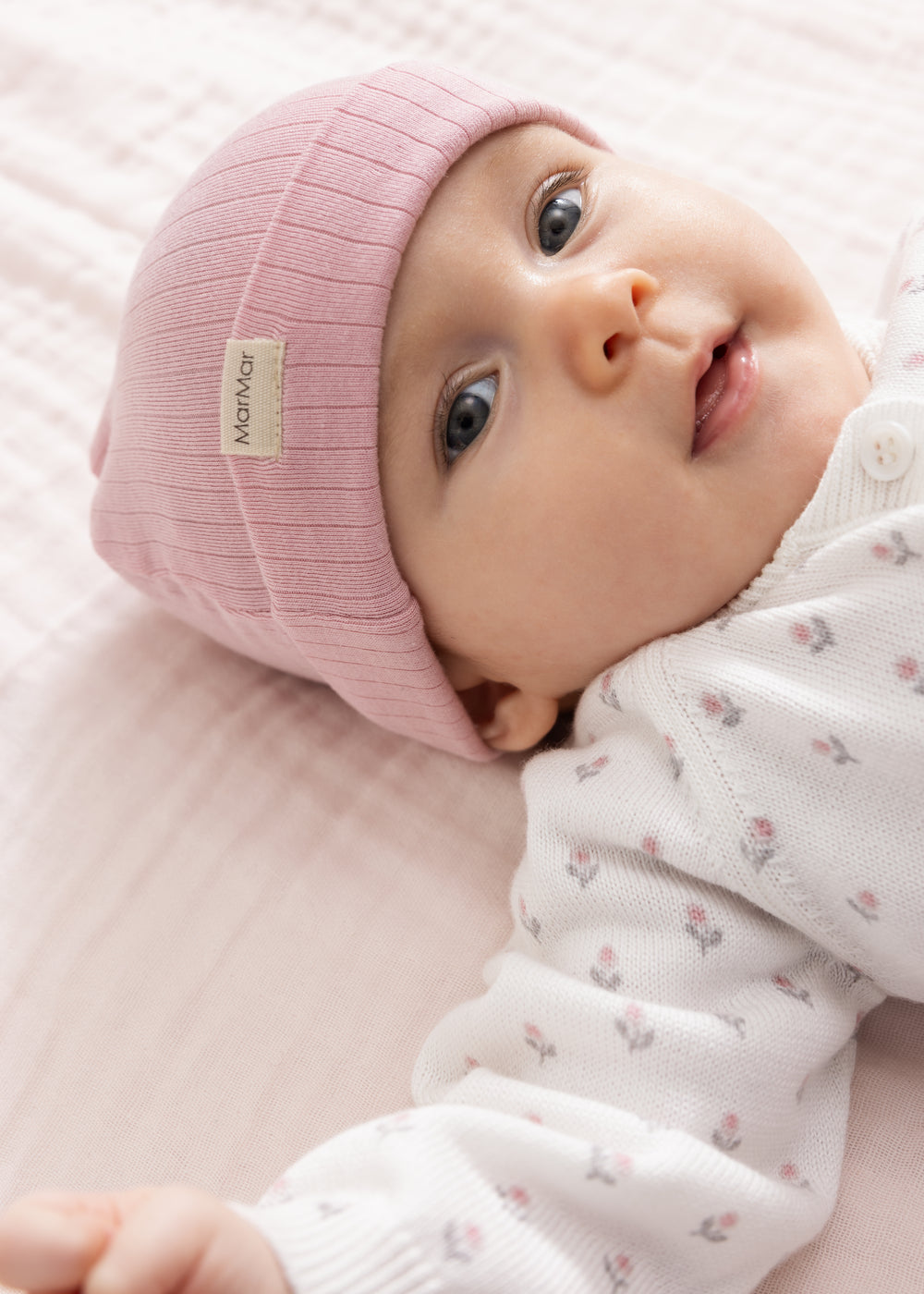 Gebreid babyvestje Taki Flower Stripe – Biologisch katoen & modal – MarMar Copenhagen