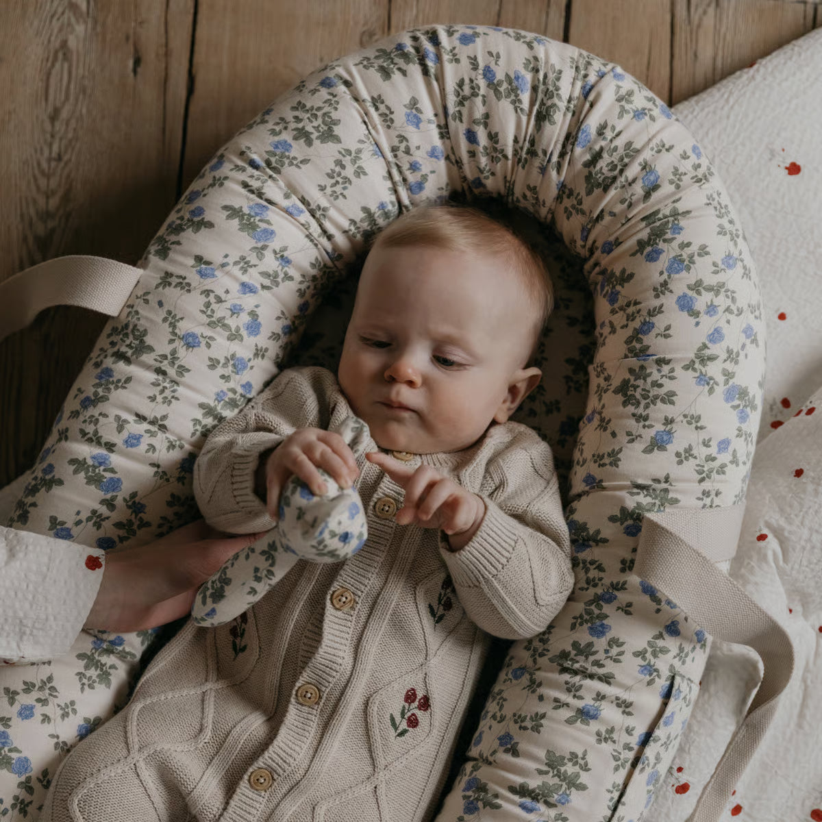 Babynest Dainty - Biologisch katoensatijn - Blauw - Garbo&Friends - productfoto - afbeelding 4