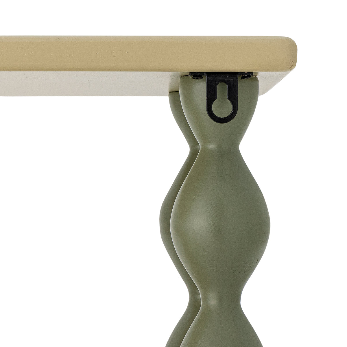Bibiola Shelf Multi – Bloomingville MINI: close-up of the scalloped bracket and mounting.