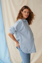 The Shirt Stripe Denim – Striped oversized maternity blouse – 100% cotton – Hidden zippers – Atelier Melon