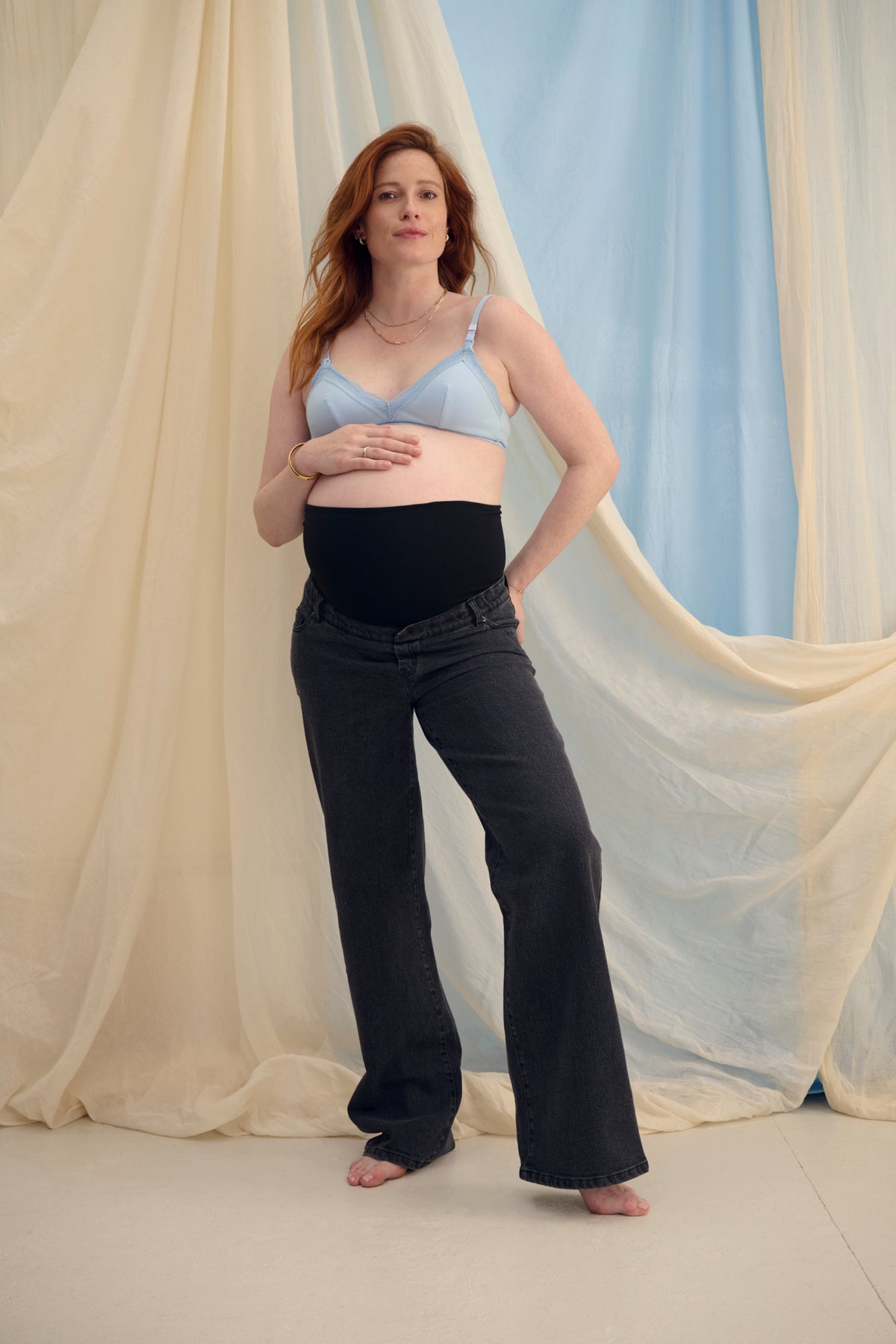 The Wide Jeans Black – Black wide-leg maternity jeans – Adjustable belly band – Atelier Melon