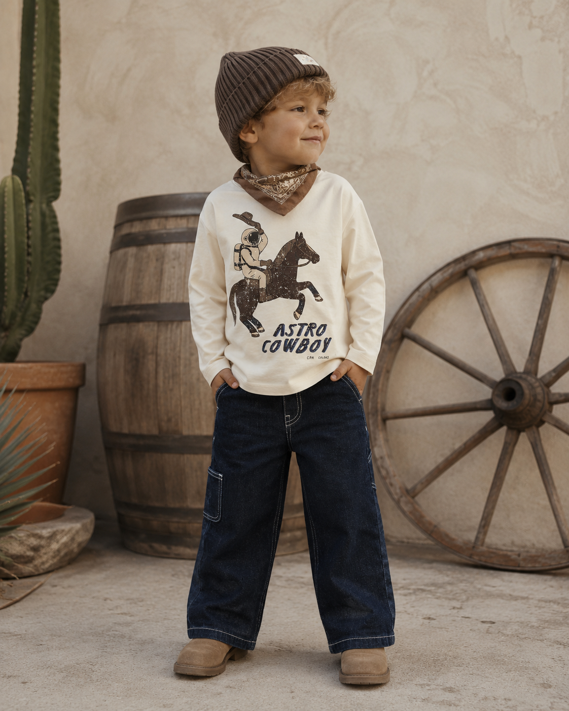 Top met lange mouwen - Astro cowboy longsleeve top - White - Biologisch katoen - Copenhagen Colors - kind met wijde spijkerbroek en muts