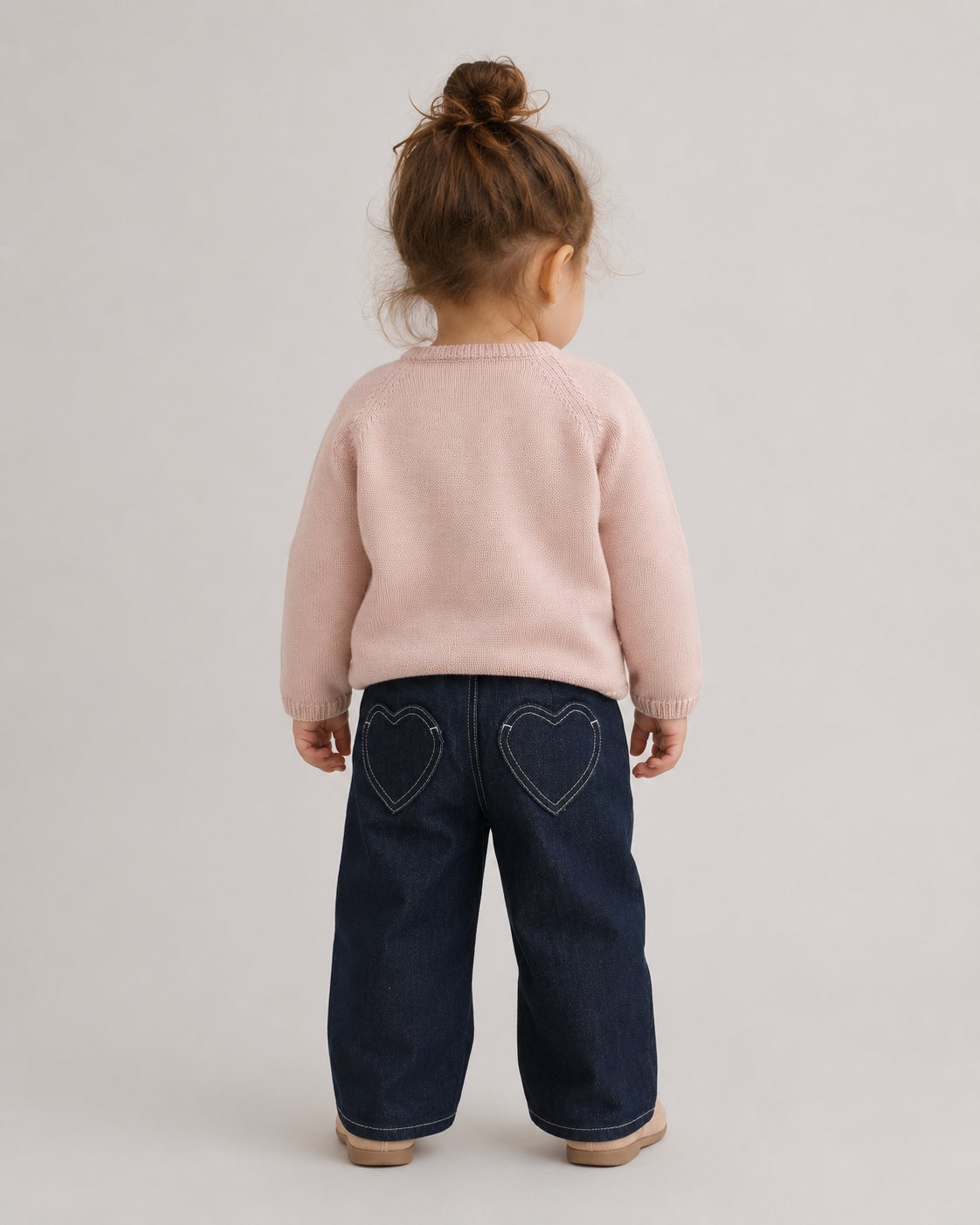 Balloon spijkerbroek - Hartjeszakken - 100% biologisch Raw Denim - Copenhagen Colors - achterkant meisje