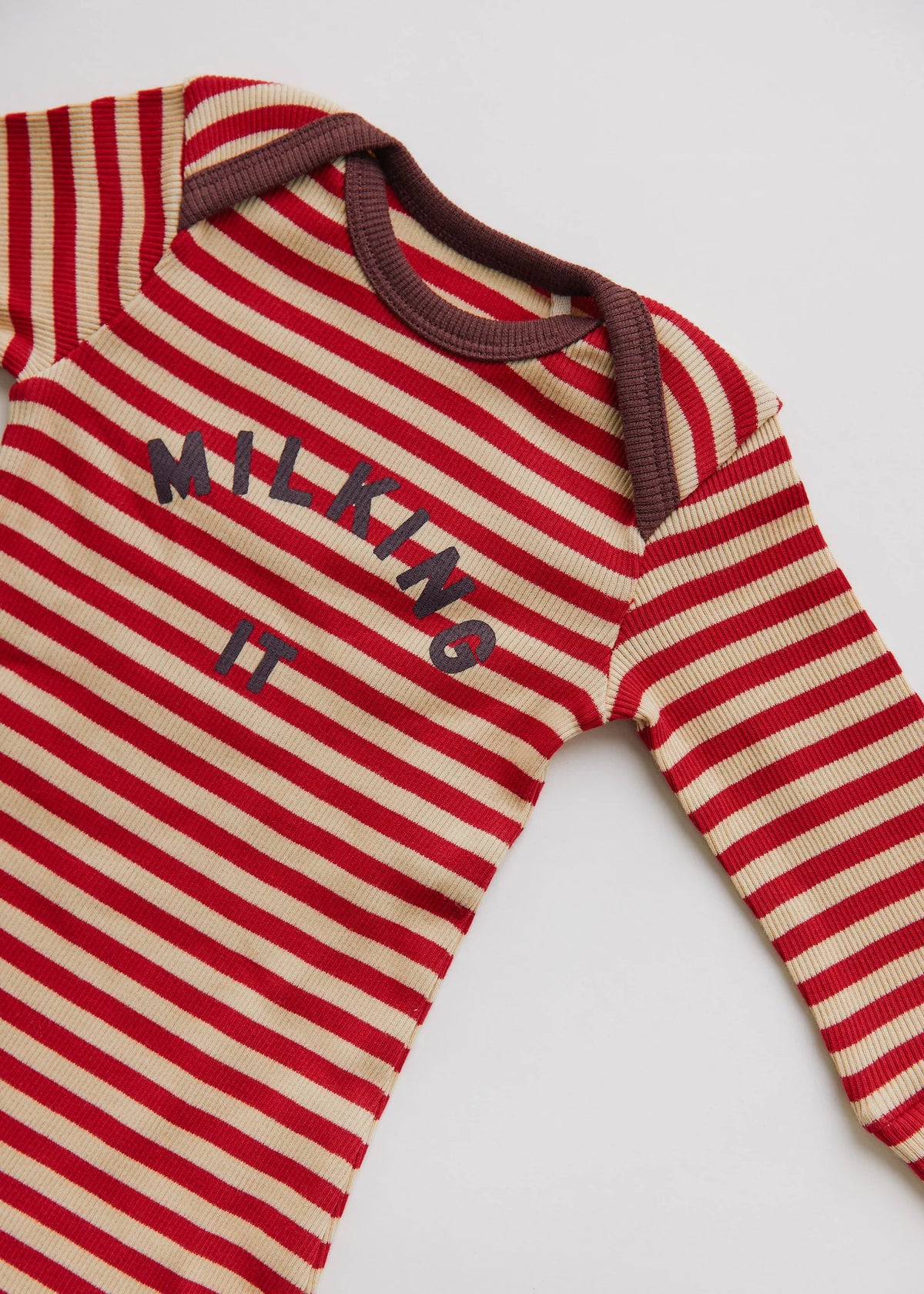 Milking It® Crimson Stripe Onesie – 100% Biologisch Katoen – Claude & Co