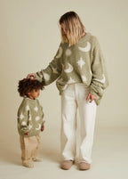 Moon & Stars Sweater Matcha – 100% Bio-Baumwolle – Claude & Co