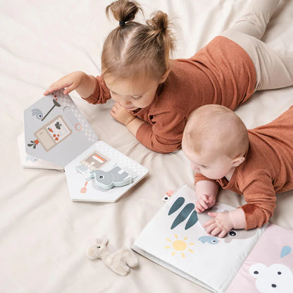 Interaktives Buch "Zuhause"- Elphee's home board book - Deer friends - Colour mix - Done by Deer