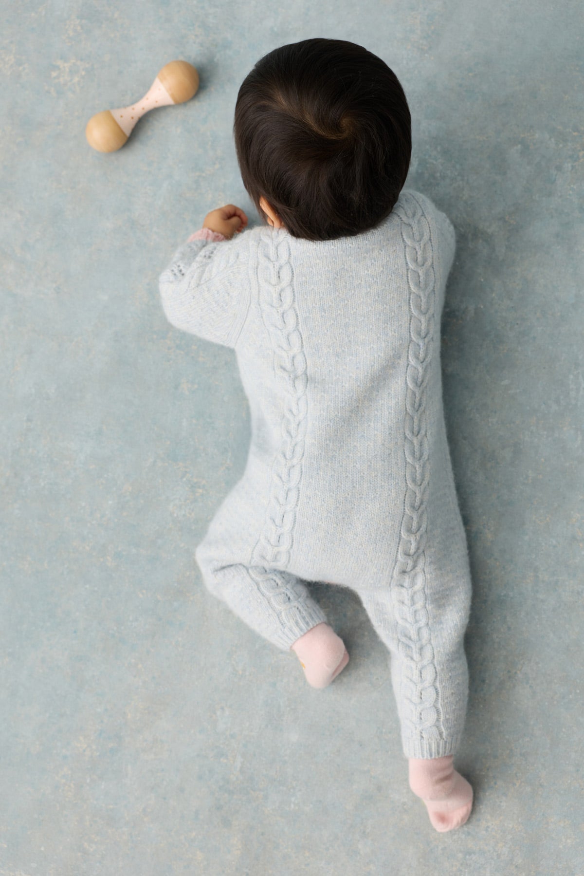 Gebreid babypakje Drillia met bloemen - TENCEL™ & alpaca - Cloud - Louise Misha