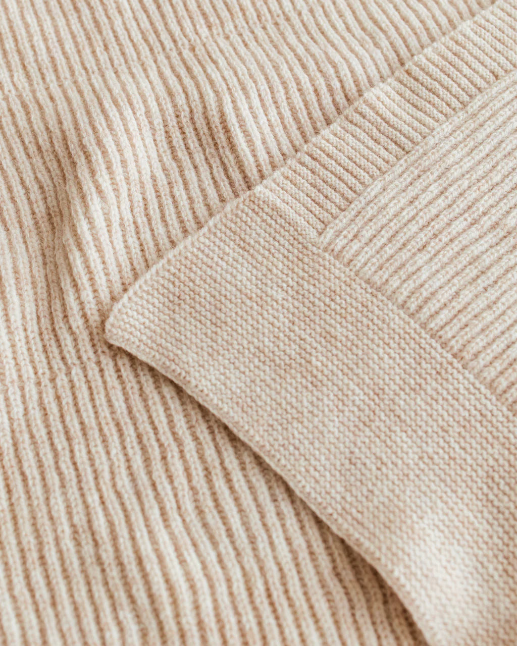 Ledikant dekentje - Merino wol -100X140cm - Gaston - Soft beige/roze - HVID - detail foto