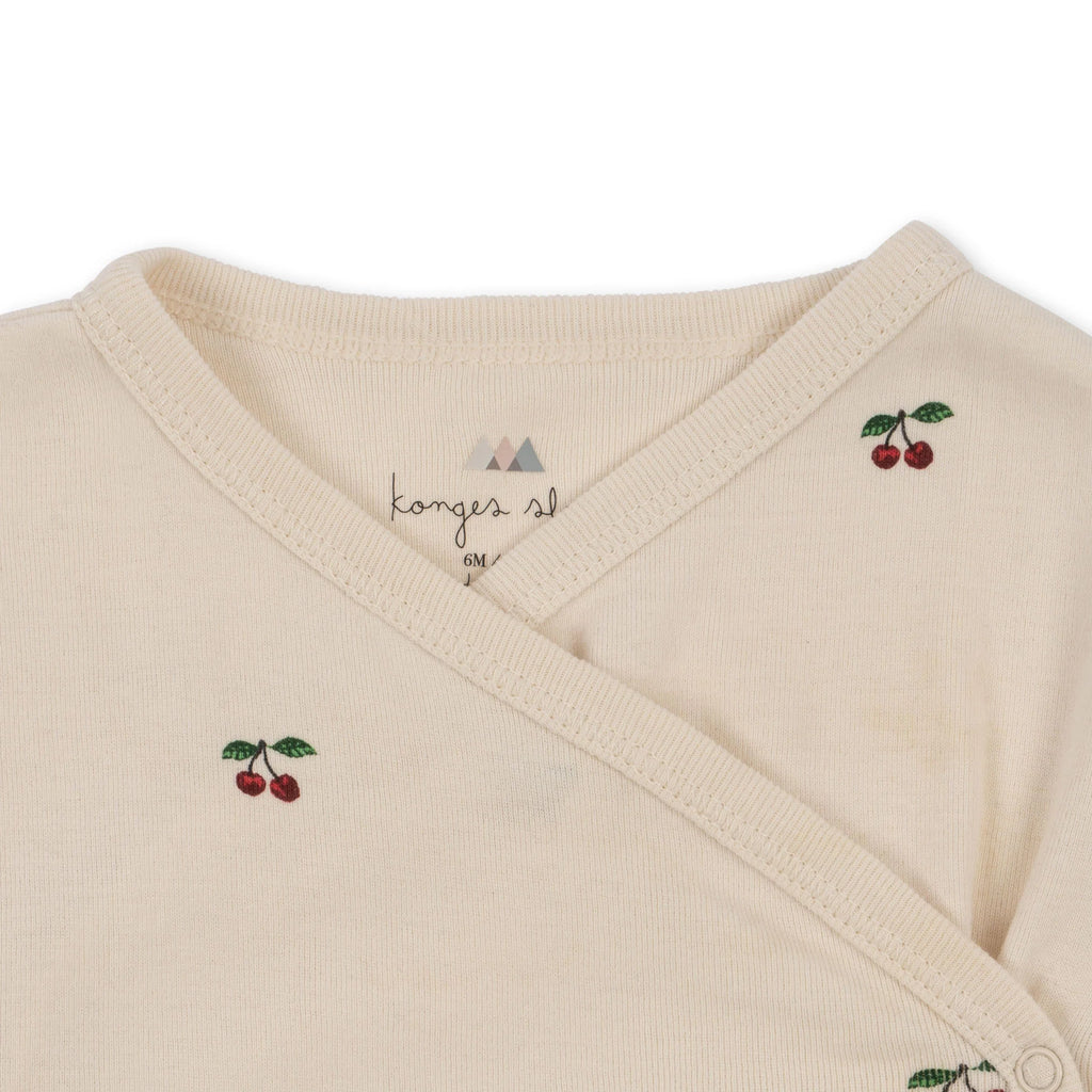 Minnie Romper - Amour Rouge met Rode Hartjes - Pointelle - Biologisch Katoen - GOTS - Konges Sløjd - close up