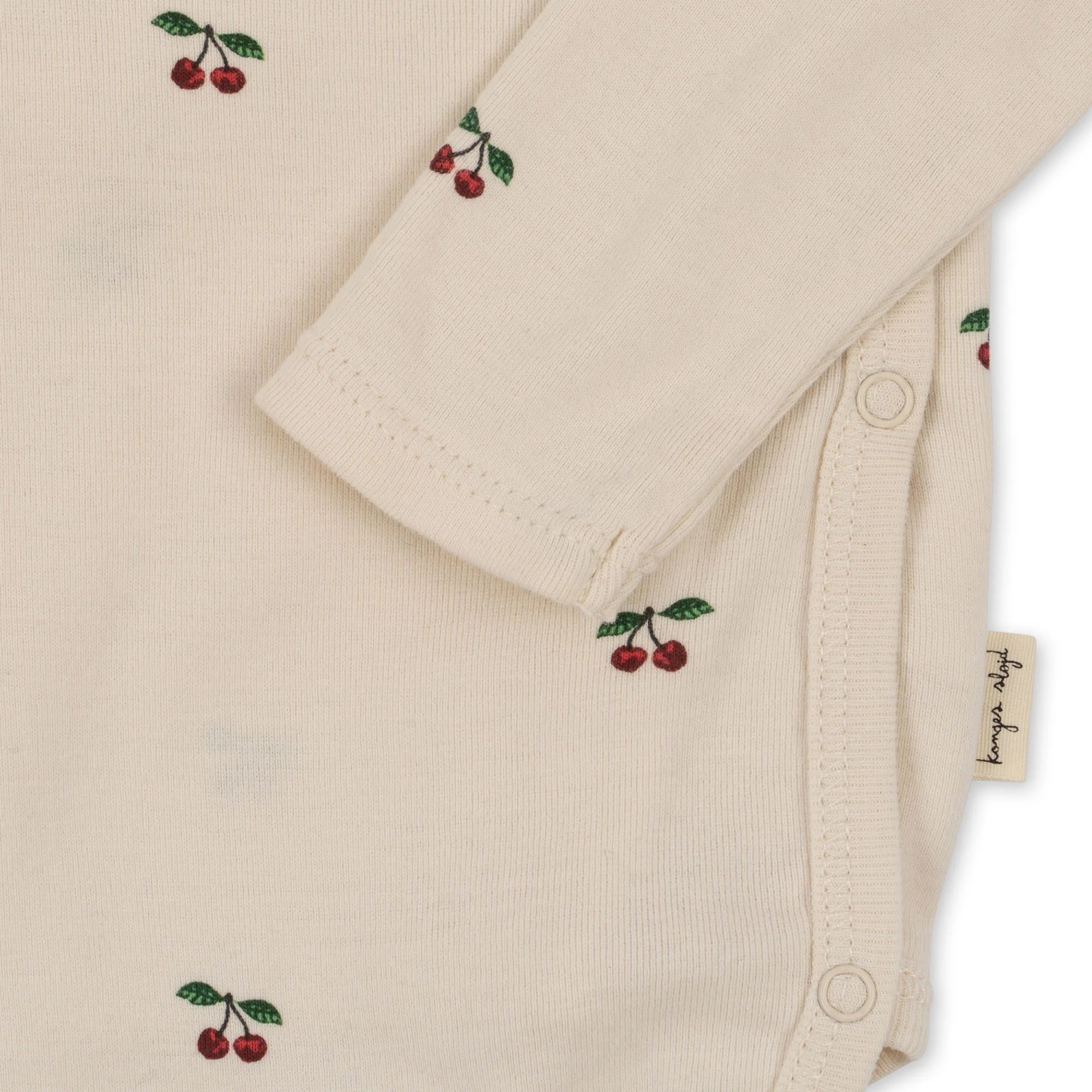 Minnie Romper - Amour Rouge met Rode Hartjes - Pointelle - Biologisch Katoen - GOTS - Konges Sløjd - close up