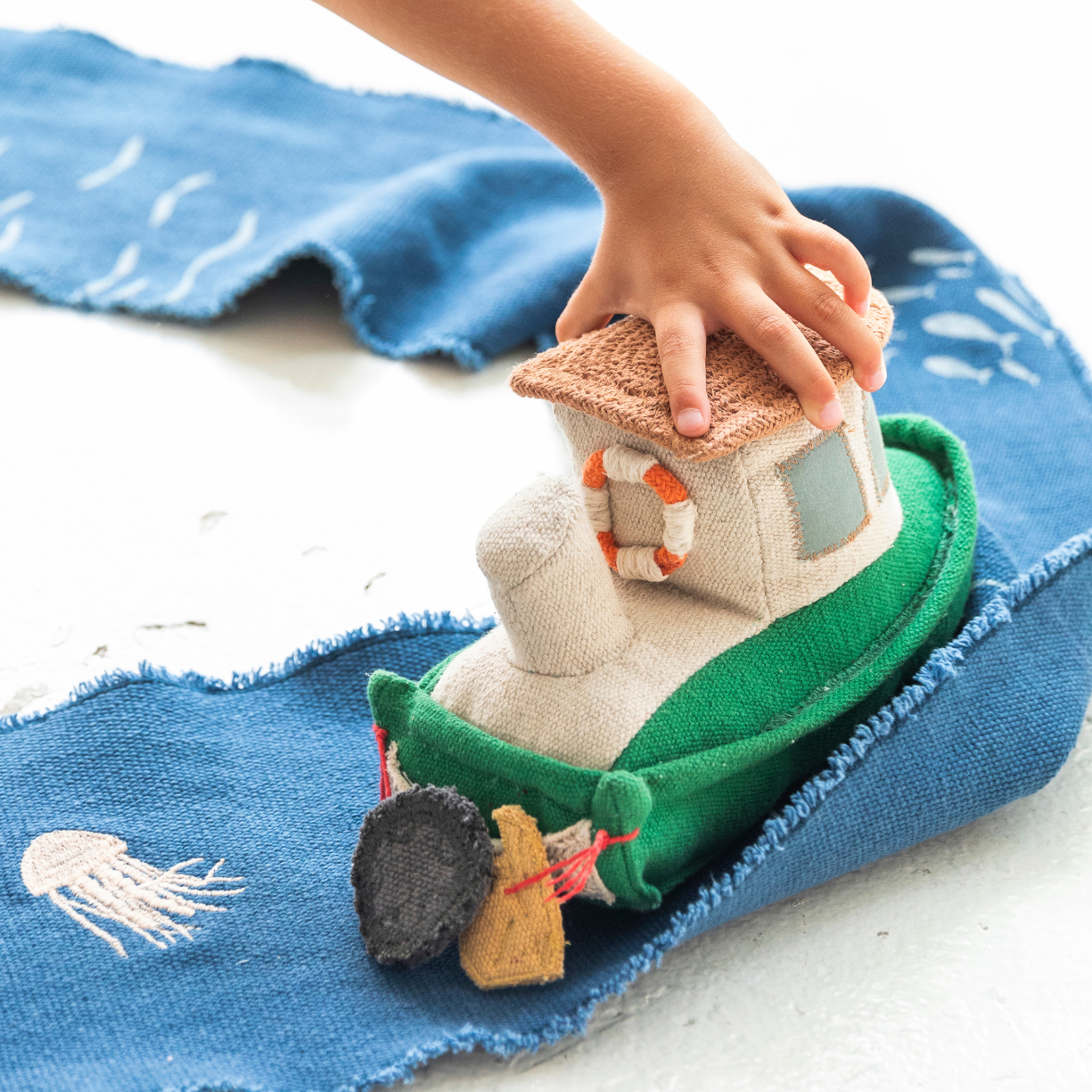 Ride & Roll Sea Clean Up Boat - Educatieve speelbaan met boot - 4 meter - Lorena Canals - productfoto - afbeelding 10
