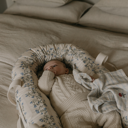 Baby Nest - Bellflower - Babylft - Biologisch katoen - Blauwe bloemen - Garbo & Friends