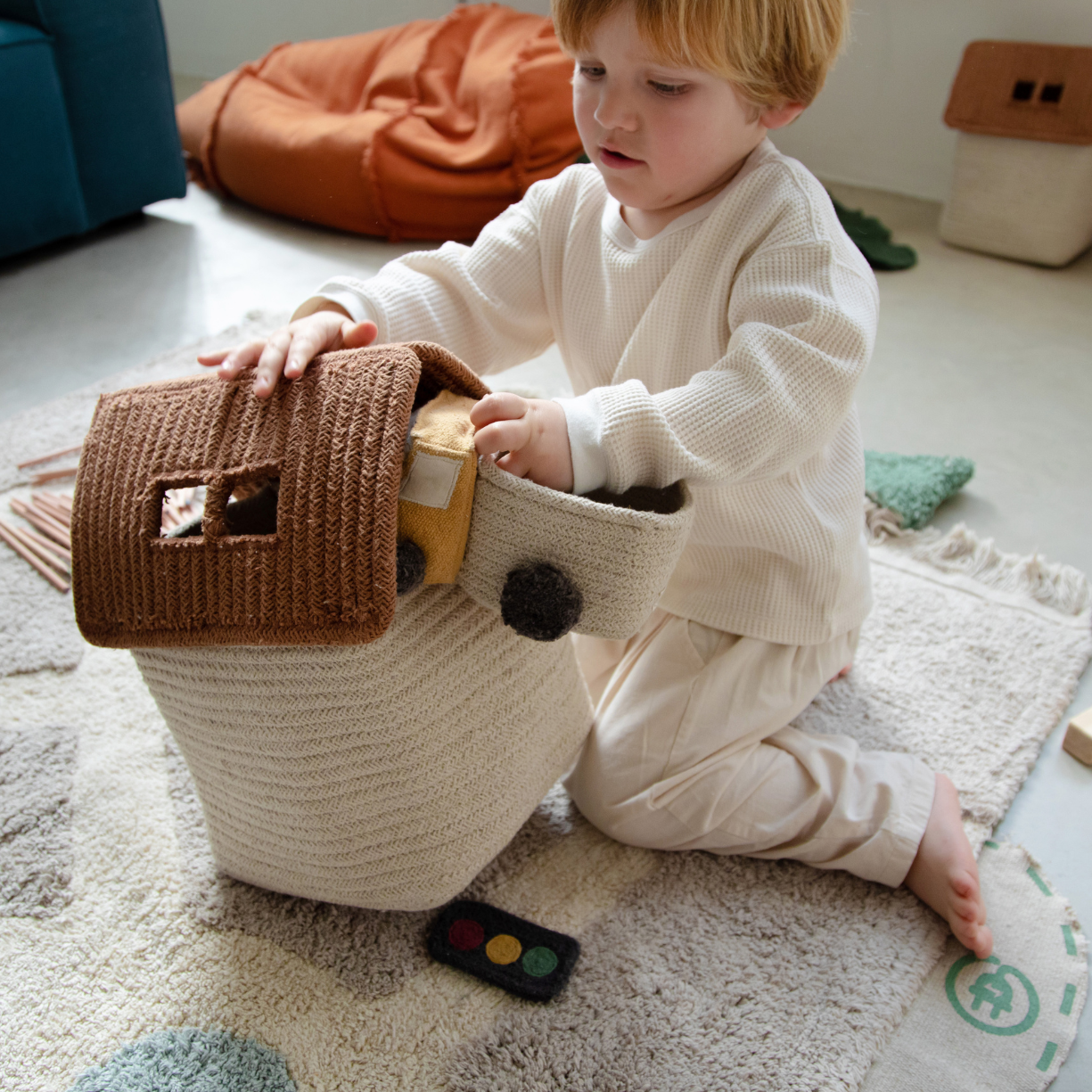 Basket House Toffee – Huisvormige opbergmand – Naturel & bruin – Lorena Canals