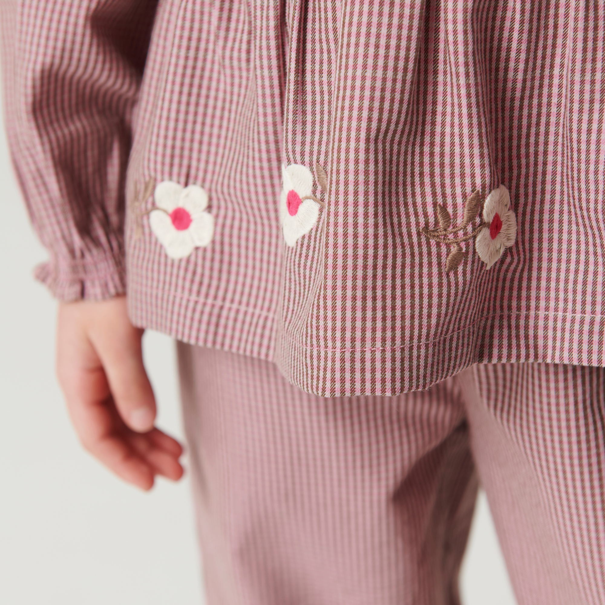 Blouse met borduursel - Winter Rose Check Comb - 100% biologisch katoen - Copenhagen Colors - close up