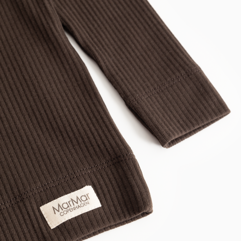 Basic longsleeve Plain Tee LS - Biologisch katoen & modal - Dark Roast - MarMar Copenhagen - productfoto - afbeelding 3