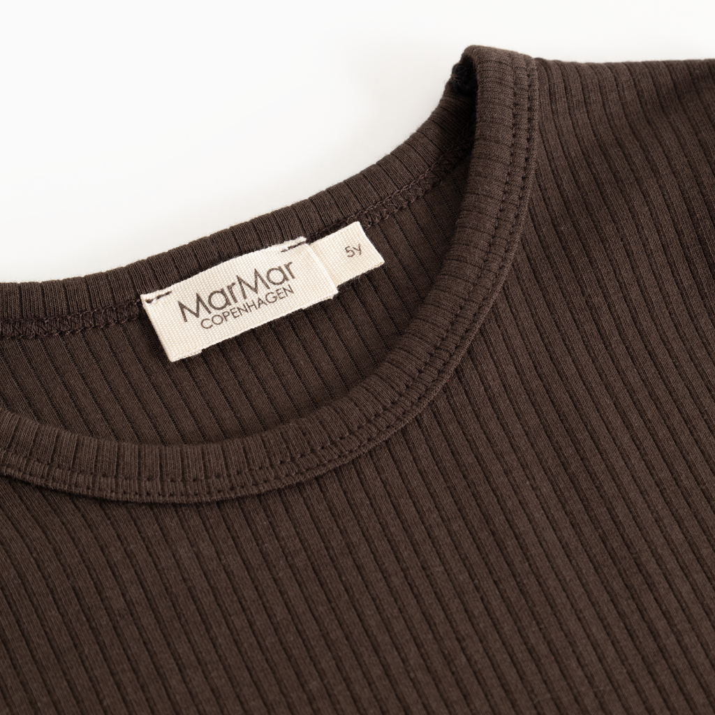 Basic longsleeve Plain Tee LS - Biologisch katoen & modal - Dark Roast - MarMar Copenhagen - productfoto - afbeelding 5