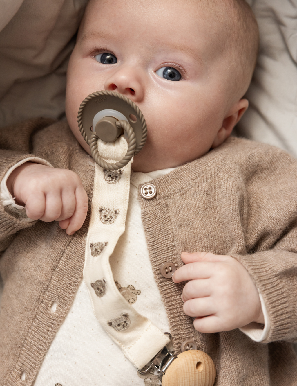 Speenkoord Alo met geborduurde teddyberen - Teddybears Embroidery - MarMar Copenhagen - productfoto - afbeelding 3