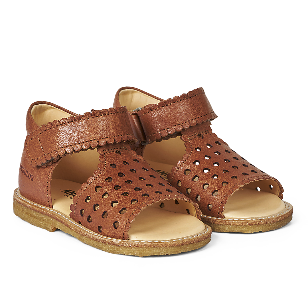 Angulus - Open teen sandaal met mini-hartjes en klittenband - Cognac - 100% Chroomvrij Leer - vooraanzicht