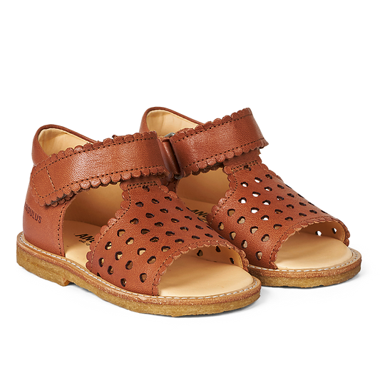 Angulus - Open teen sandaal met mini-hartjes en klittenband - Cognac - 100% Chroomvrij Leer - vooraanzicht