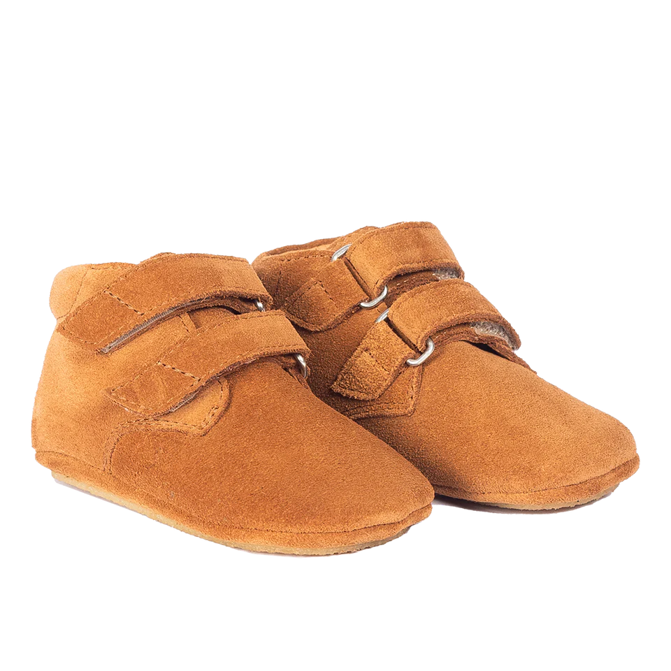 Angulus - Zachte en flexibele leren prewalkerschoen Baby schoentje - Cognac - Suede - 100% Chroomvrij leer - vooraanzicht