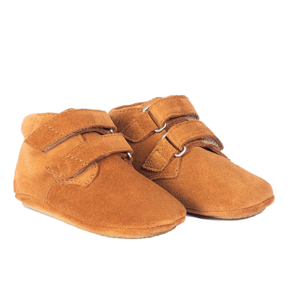 Angulus - Zachte en flexibele leren prewalkerschoen Baby schoentje - Cognac - Suede - 100% Chroomvrij leer - vooraanzicht
