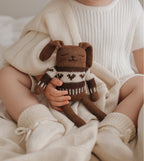 Gestricktes Kaninchenkuscheltier Felix Jacquard-Pullover – 100 % Baby-Alpaka – Main Sauvage