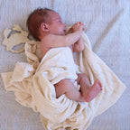Muslin babydeken Classic Blue Stripe - 100% biologisch katoen - GOTS - CamCam Copenhagen onderlaken
