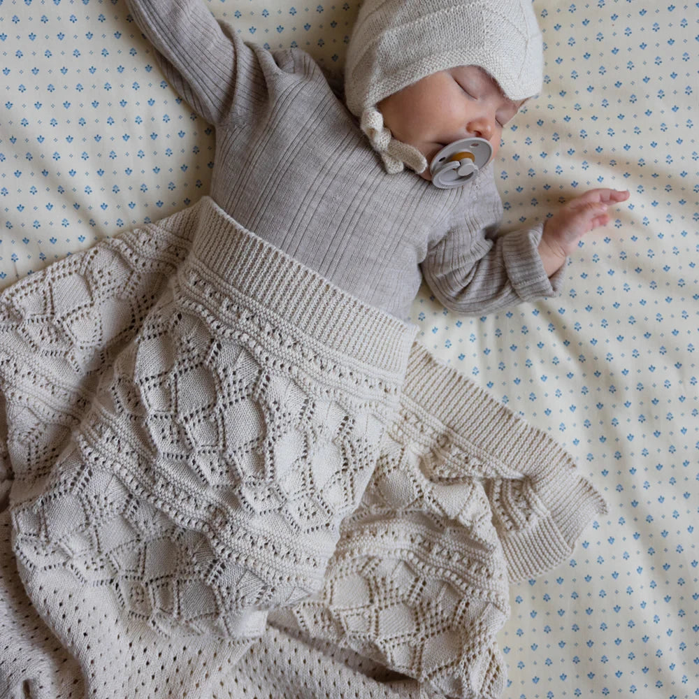 CamCam Copenhagen - Pointelle Baby Knit Throw - GOTS - Off White - Dekentje - lifestyle