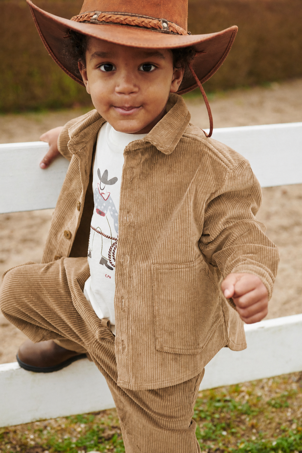 Corduroy overshirt - Overhemd top - Brown - Biologisch katoen - Copenhagen Colors - met kind met cowboyhoed