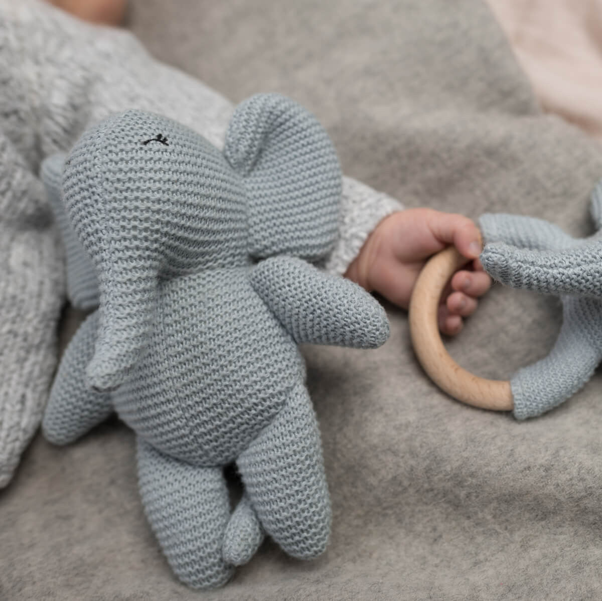 Baby Bello - Elvy de Olifant Knuffel - 100% biologisch katoen - lifestyle