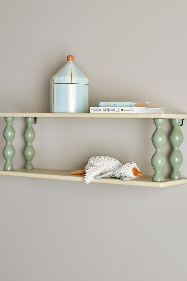 Bibiola Shelf Multi – Bloomingville MINI: wall shelf on the wall with books and a small lamp.