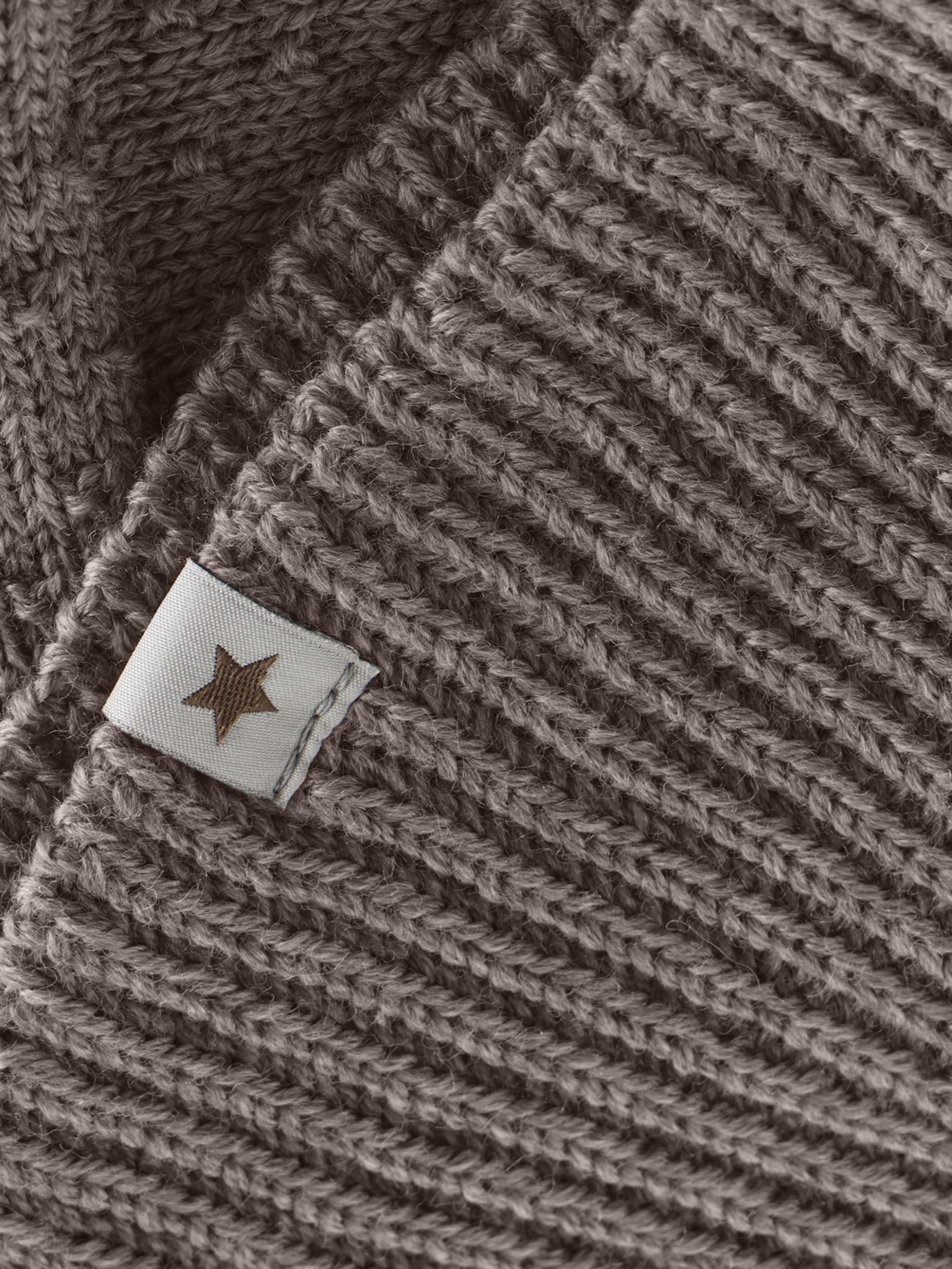 Gebreide balaclava met oortjes - Merino wol - Cinder Melange - HUTTEliHUT close up