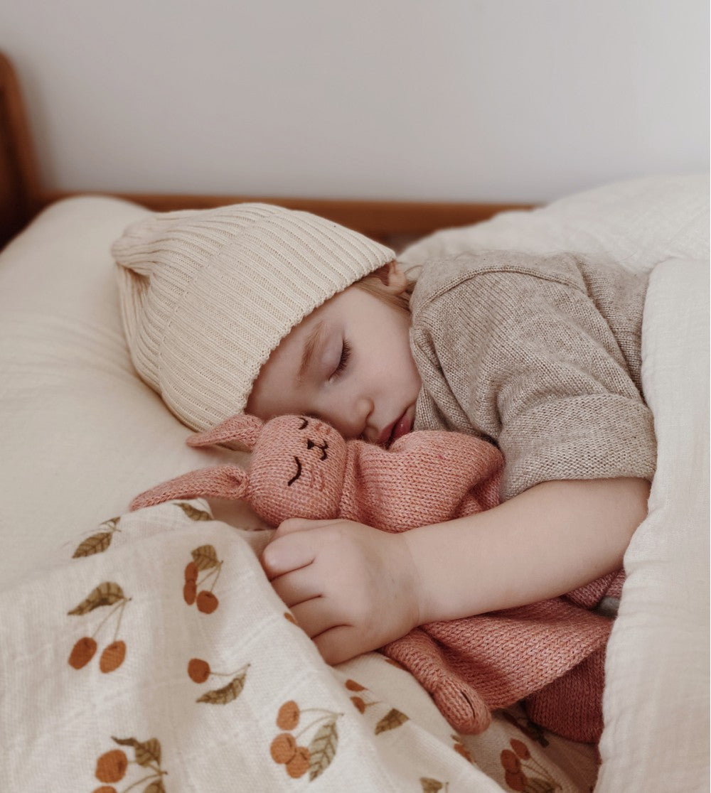 Schmusetuch Hase Rose – 100 % Baby-Alpaka – Main Sauvage