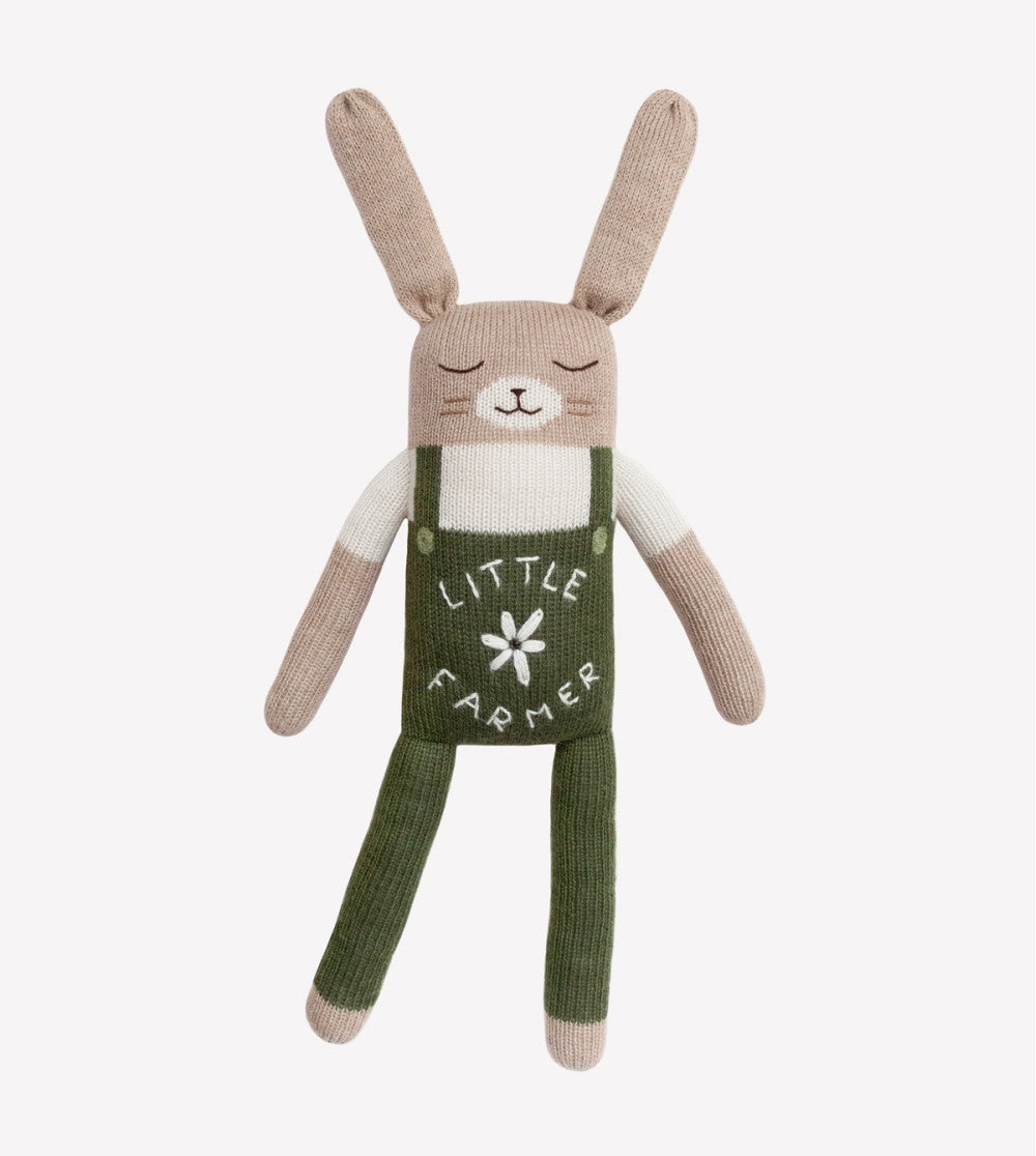 Grote konijnenknuffel Elliot Little Farmer – 100% baby alpaca – Main Sauvage