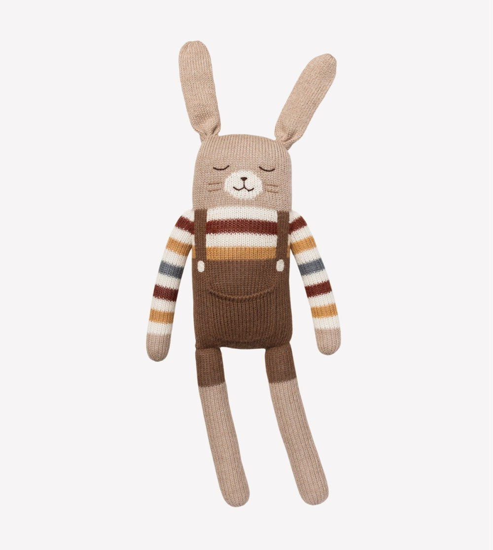 Grote konijnenknuffel Romy Rainbow Sweater – 100% baby alpaca – Main Sauvage