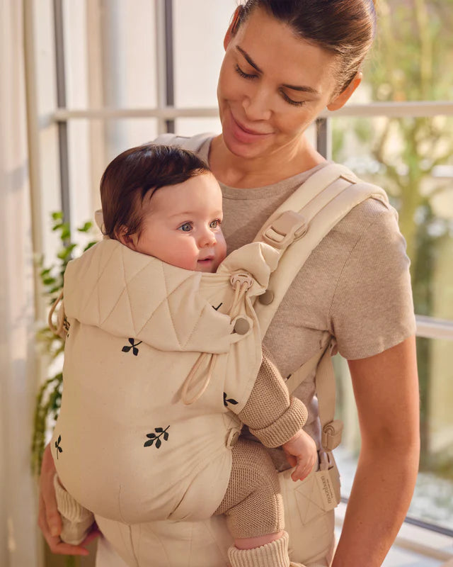 Ergonomische Draagzak Baby - Leaf - Biologisch katoen - Magnetische gespen - Beige - Moonboon - lifestyle