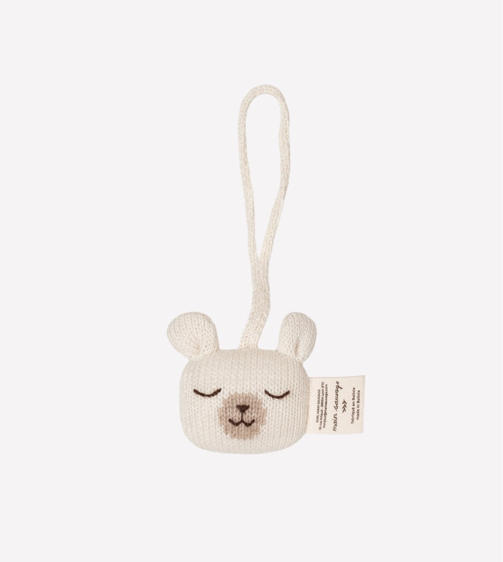 Hangrammelaar Bear Polar White – 100% baby alpaca – Main Sauvage