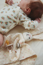Knuffeldoekje Sleepy Rabbit - Cucciolo, Cherry Dot & Lemon Dot - Konges Sløjd - productfoto - afbeelding 5