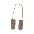Mittens with cord – Wool fleece – Engel Natur: pair of taupe mittens connected by a cord.